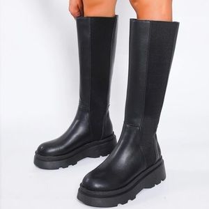 Black Minimalist Chelsea Boot